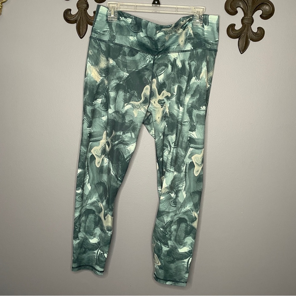 Fabletics green paint swirl size XXL